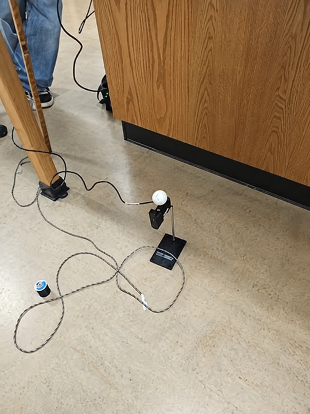 Experimental Kinematic Analysis of a Pendulum Using Photogate Sensors