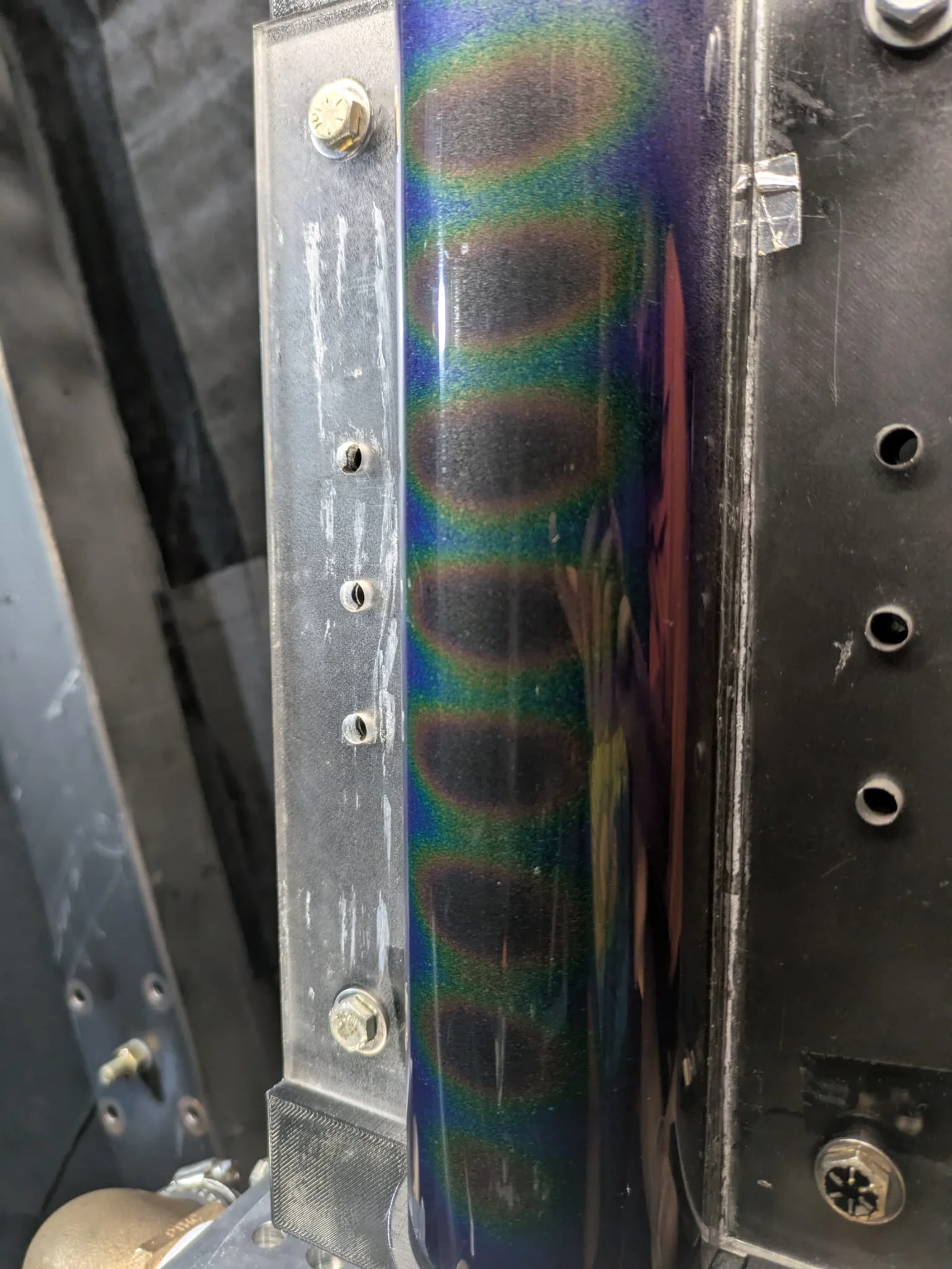 Cooling a turbine blade's leading edge using jet impingement